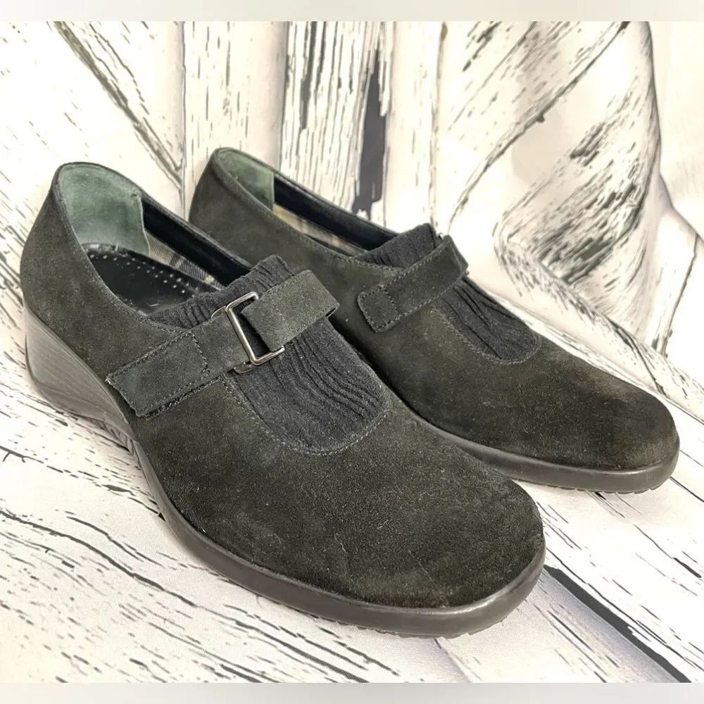 Aquatalia by Marvin K black suede leather wedge shoes 8